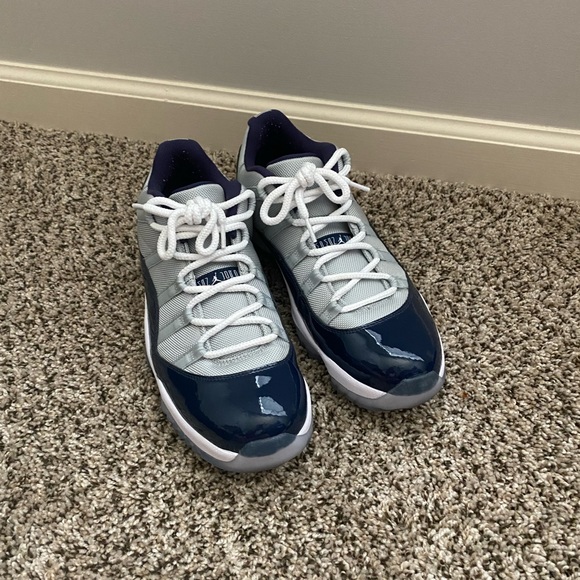 Men’s Nike Air Jordan 11 Retro Low - Picture 2 of 4